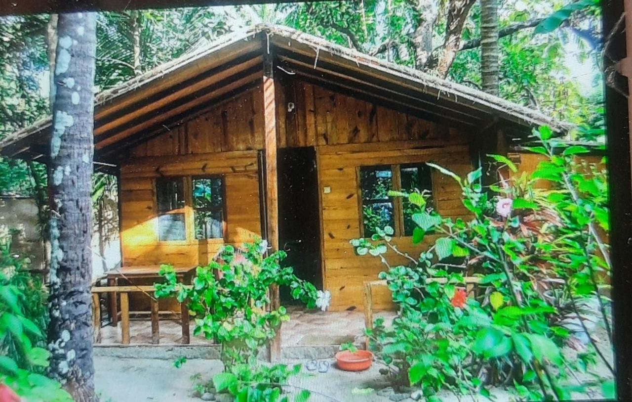 カナコナ Fernandes Bar And Restaurant Bed & Breakfast エクステリア 写真