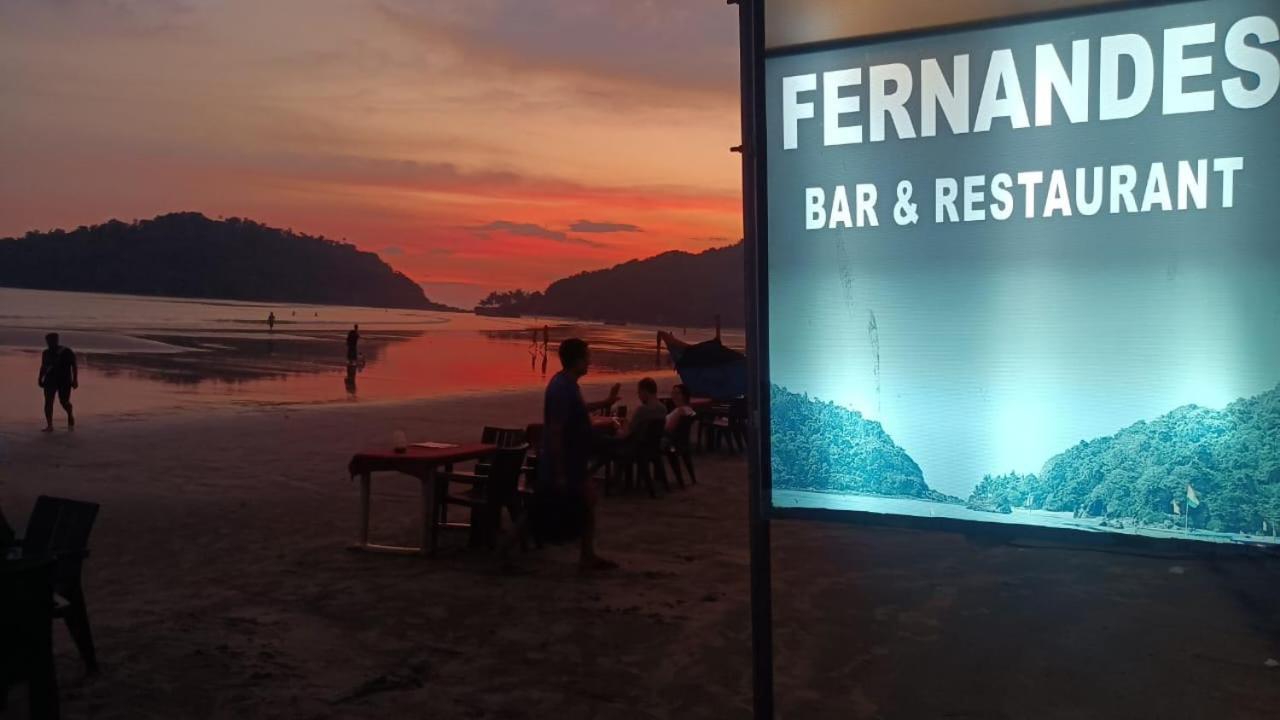 カナコナ Fernandes Bar And Restaurant Bed & Breakfast エクステリア 写真